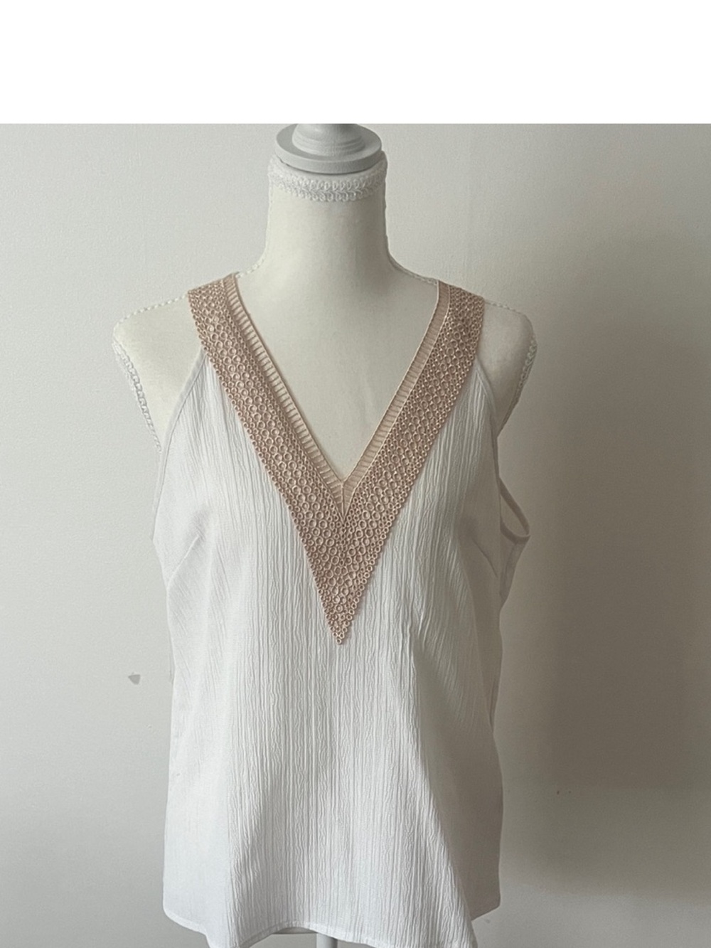 White Sleeveless summer flowy V-Neck blouse Beige Crochet Trim, Womens Medium